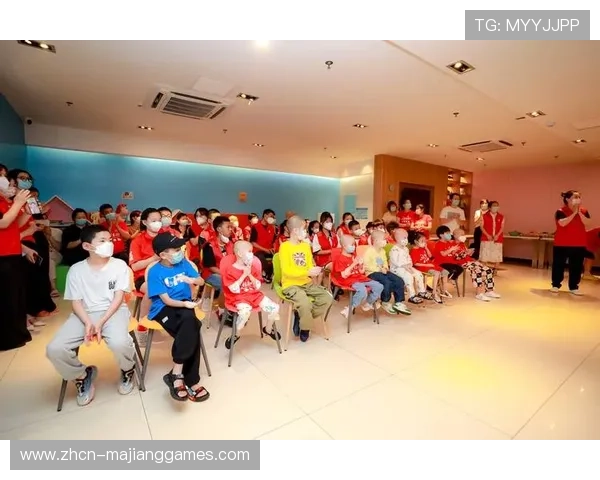 英超圣诞慈善活动，球员探望医院病童